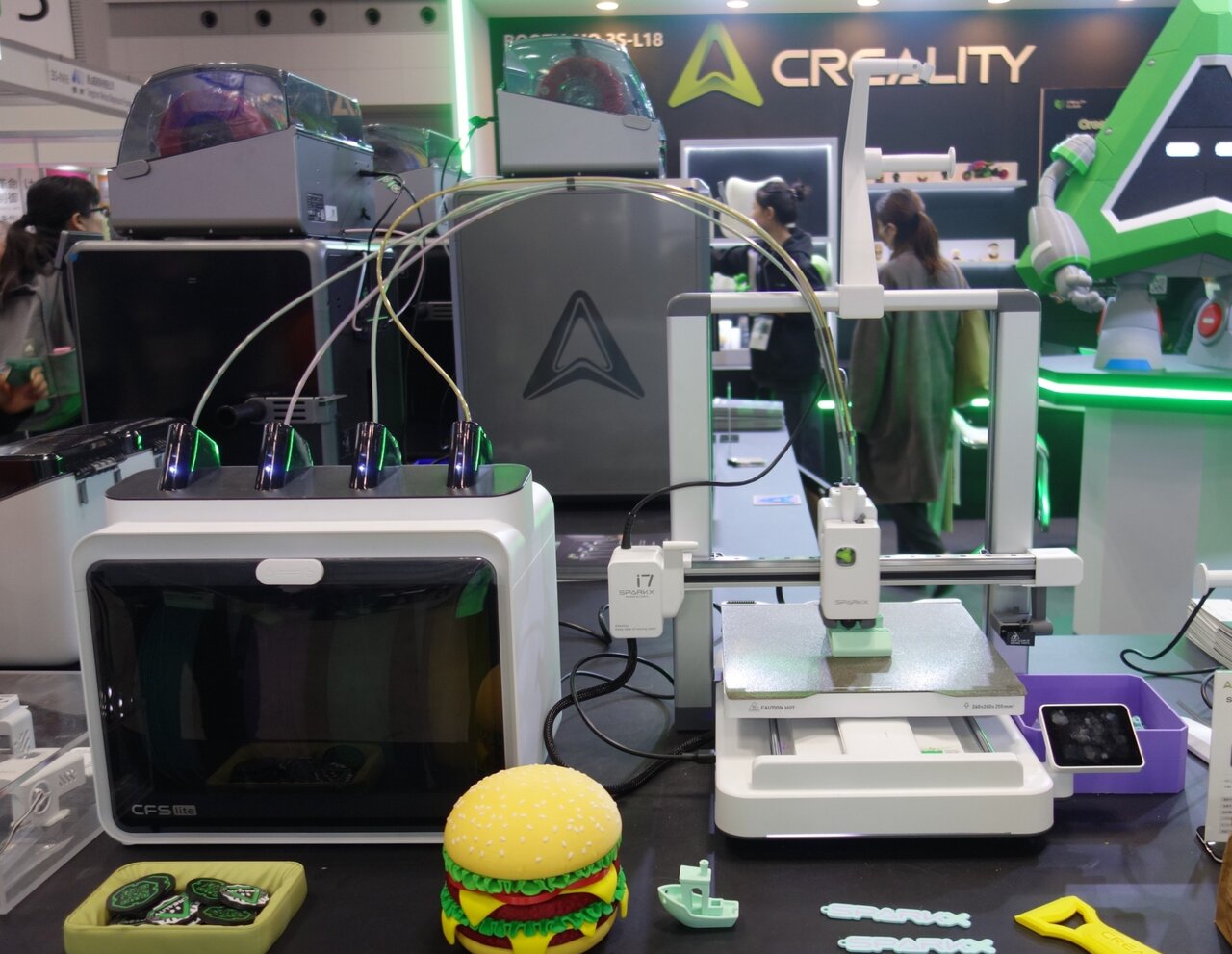 写真４　個人が手軽に使えることをうたった「Creality SPARK i7」