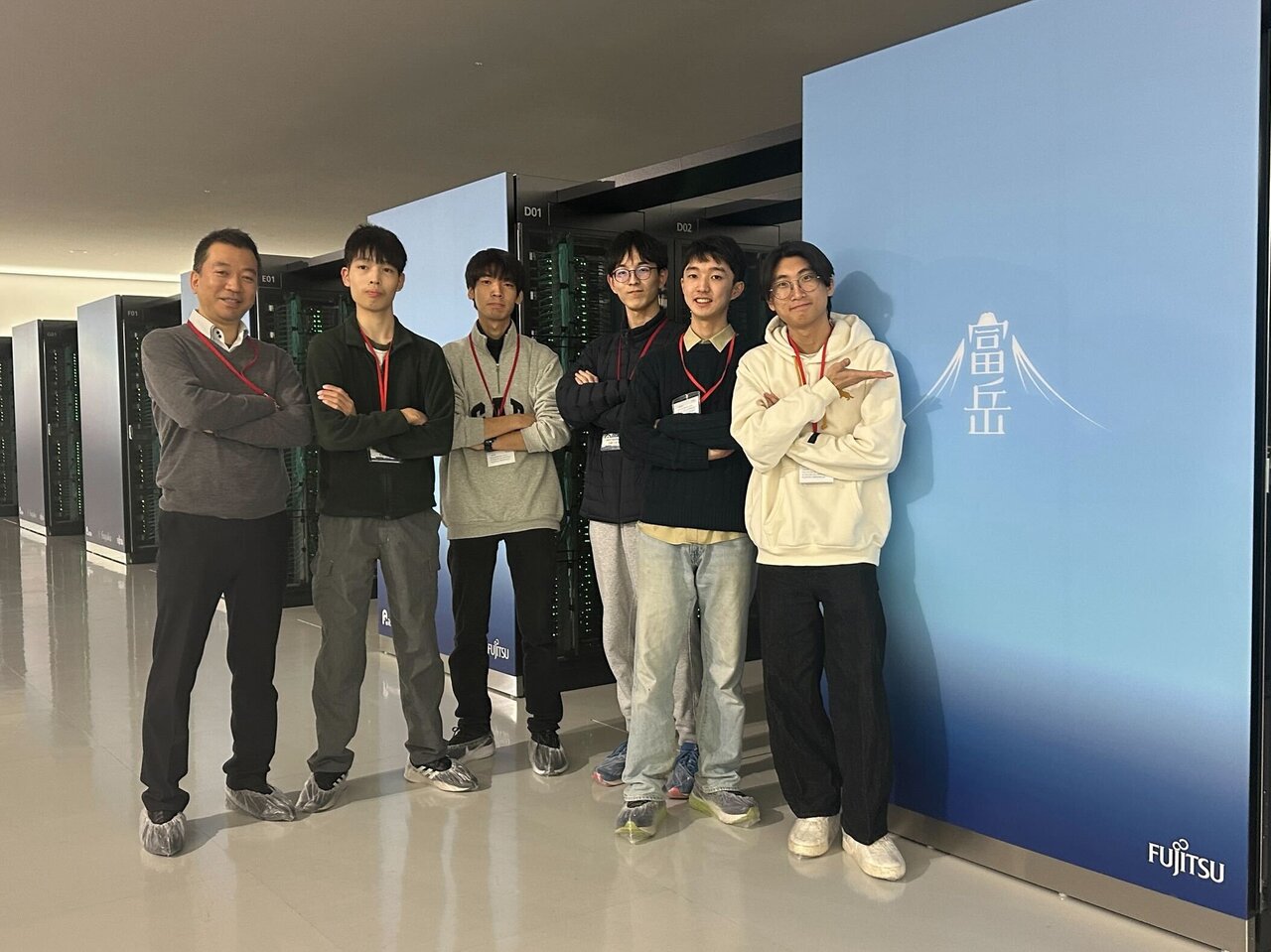 図2　富岳の見学に訪れた学生たち（写真提供：木更津高専）