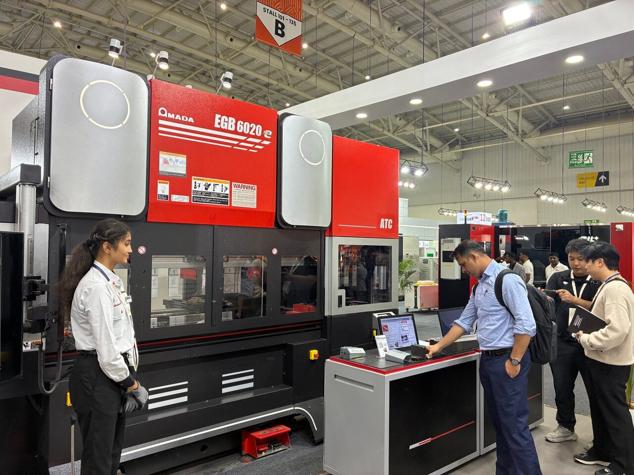 写真1　アマダはハイエンド機を中心に出展