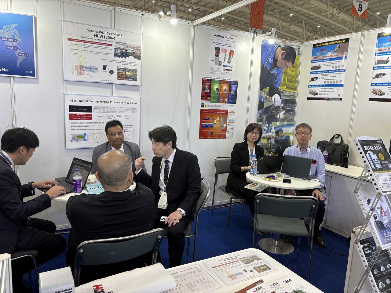 写真7　日本鍛圧機械工業会のブース