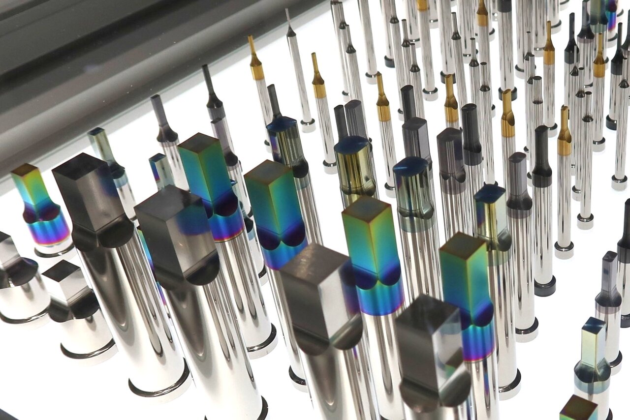 同社が提供する多種多様な金型部品の例