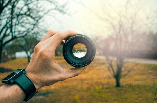 図1 　若手技術者は新人技術者の言動を見て客観的視点を手に入れるための“想像力”を養うべき