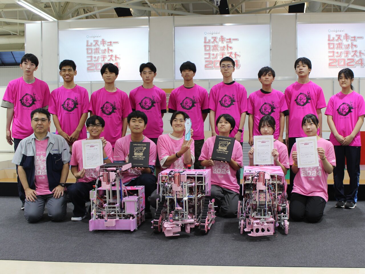 図1 　2024 年レスキューロボットコンテスト出場メンバー（写真提供：松江高専）
