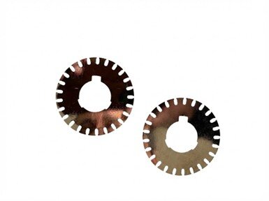 写真4　 板厚25μm のアモルファス合金箔の打ち抜き技術（写真提供：山田製作所）