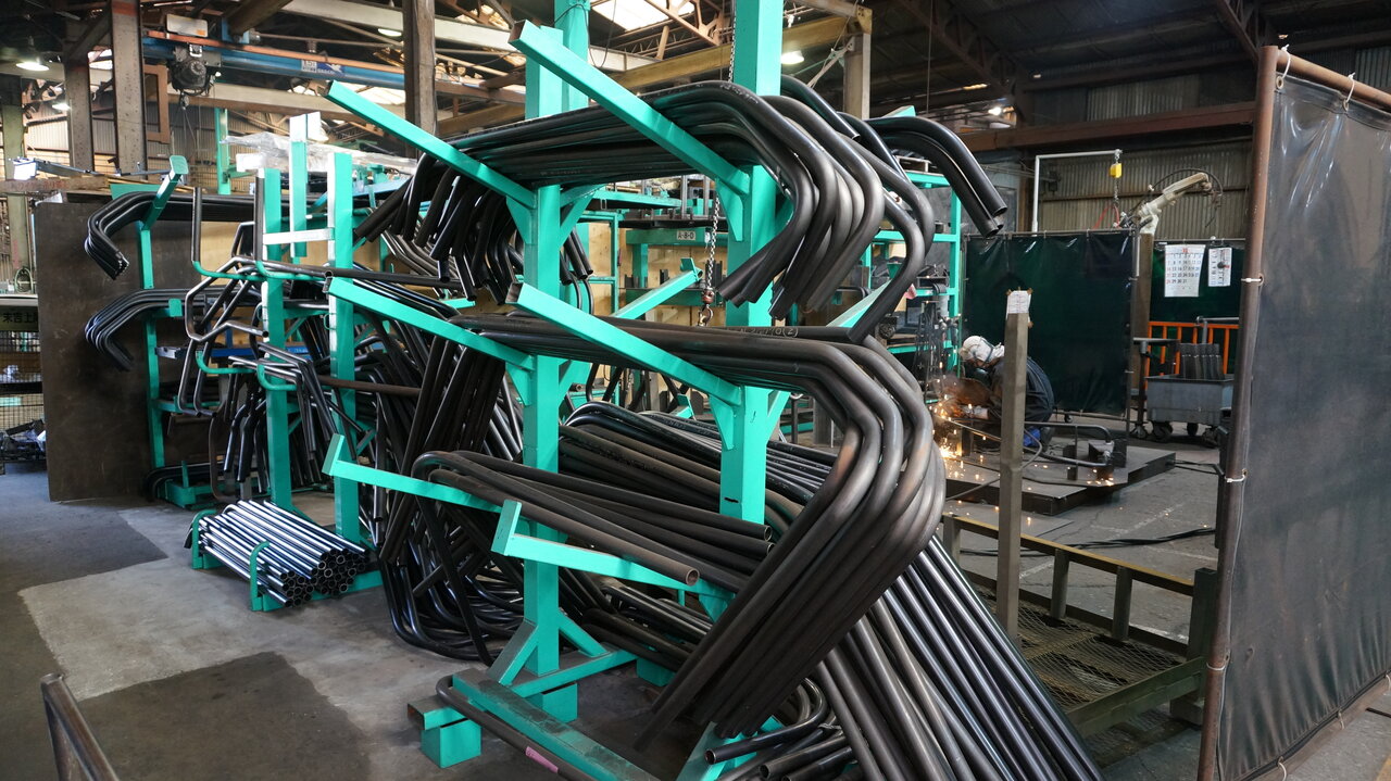 建機向けのステー（手すり）も主力製品の一つ