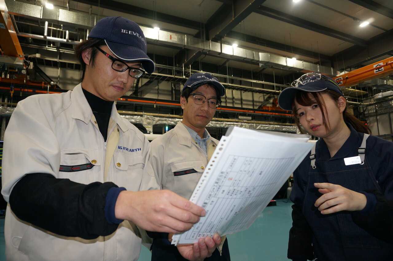 左から、安藤隆さん、小野田茜さん、槌谷俊三さん