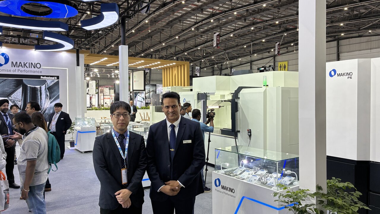 Makino Asiaの山形和史シニア・マネージャー（左）