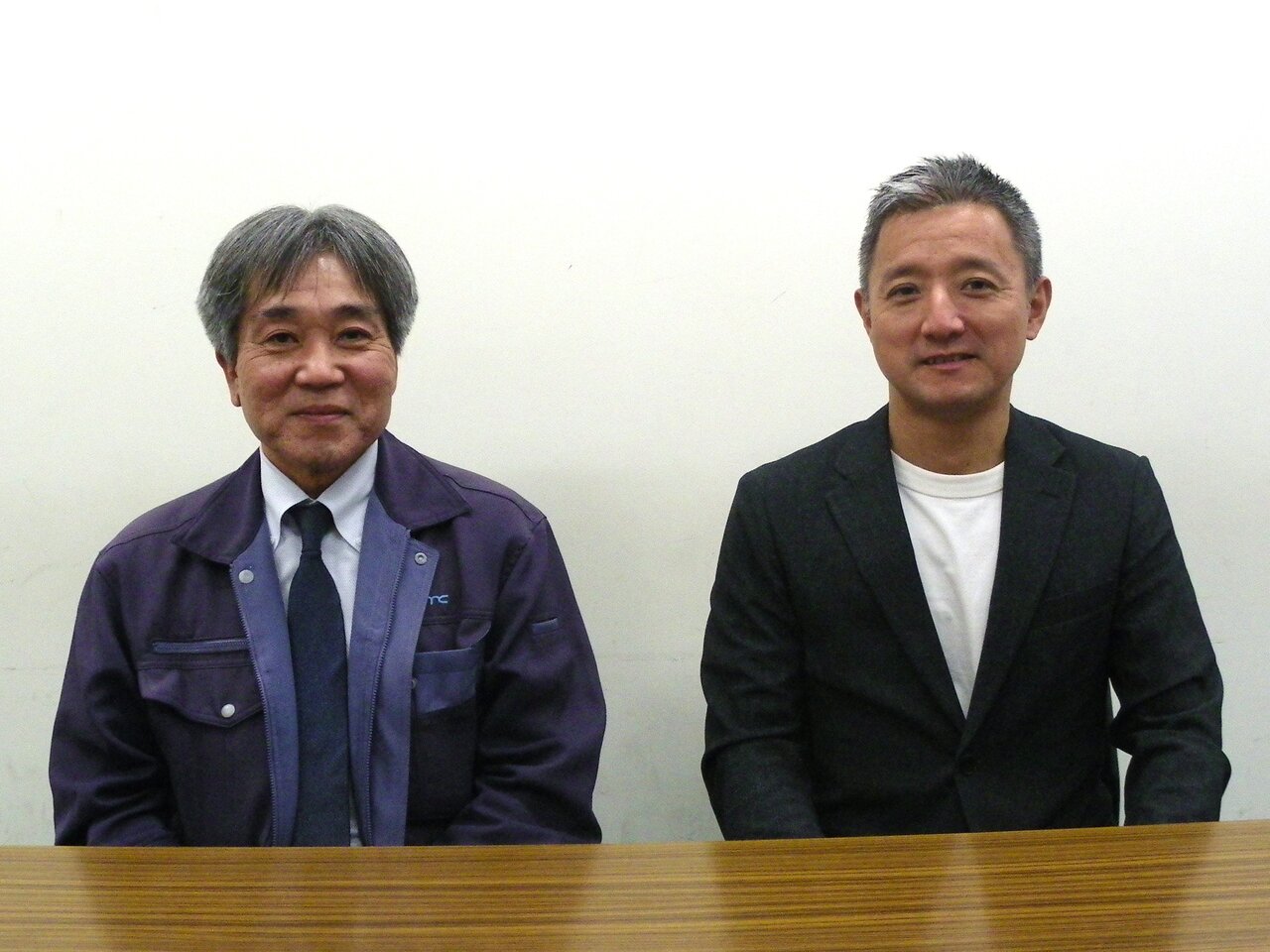 写真1　松本勇介社長（右）、加藤一取締役（左）