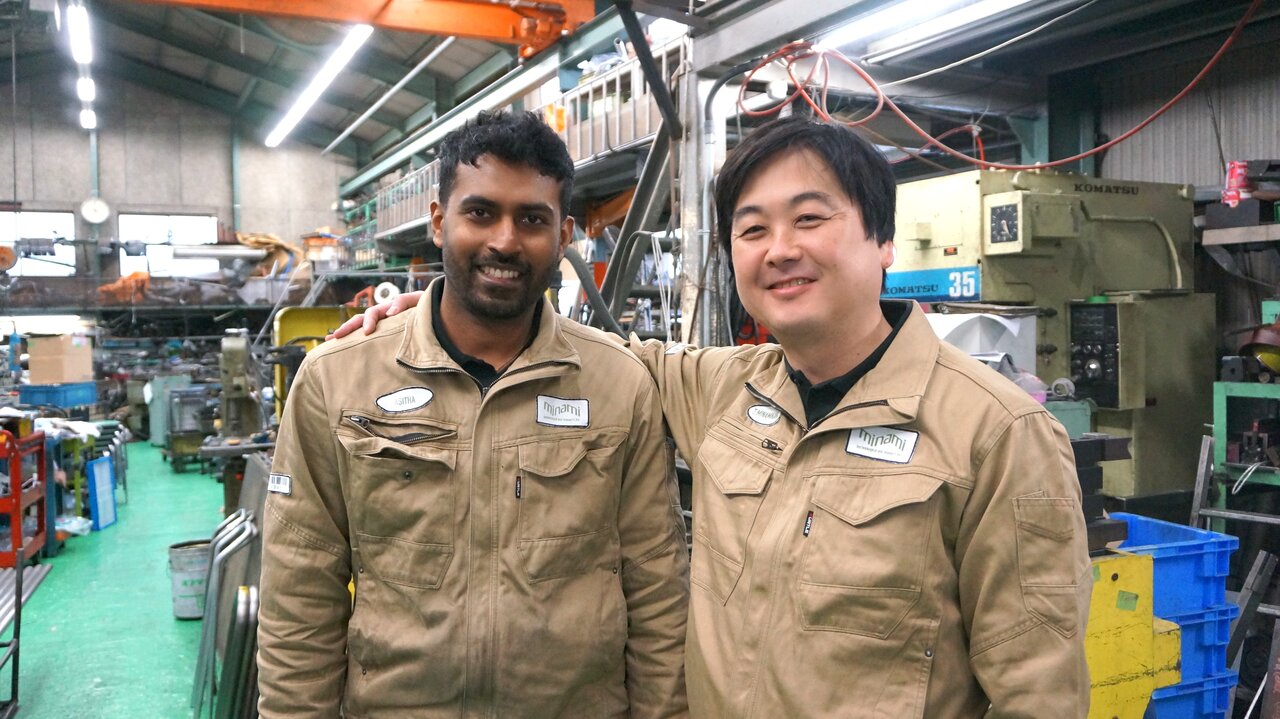 同社初の外国人スタッフは英語も堪能なスリランカ人。めきめき腕を上げて周囲を驚かせている