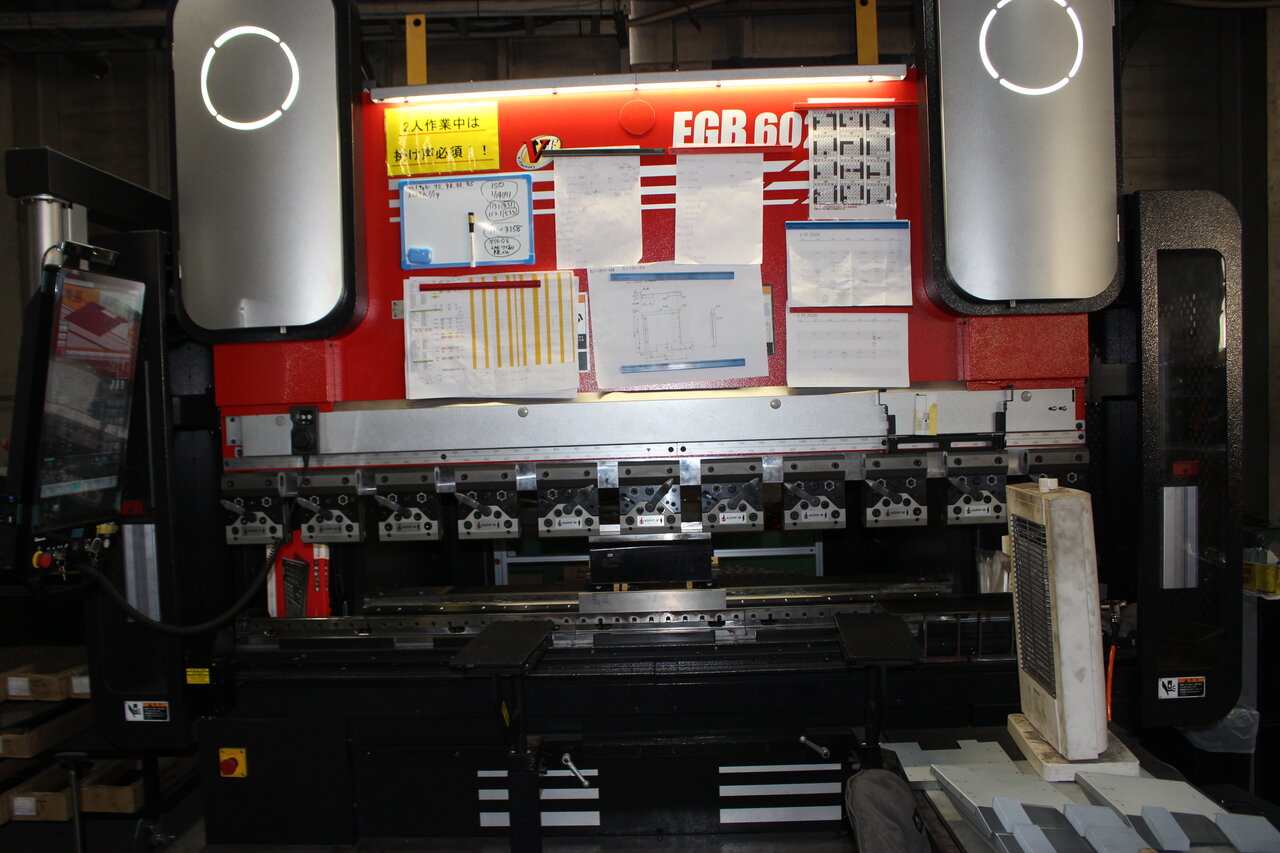 写真4　 EGB-6013ARce とセットで使用中の汎用ベンダー「EGB-6020e」
