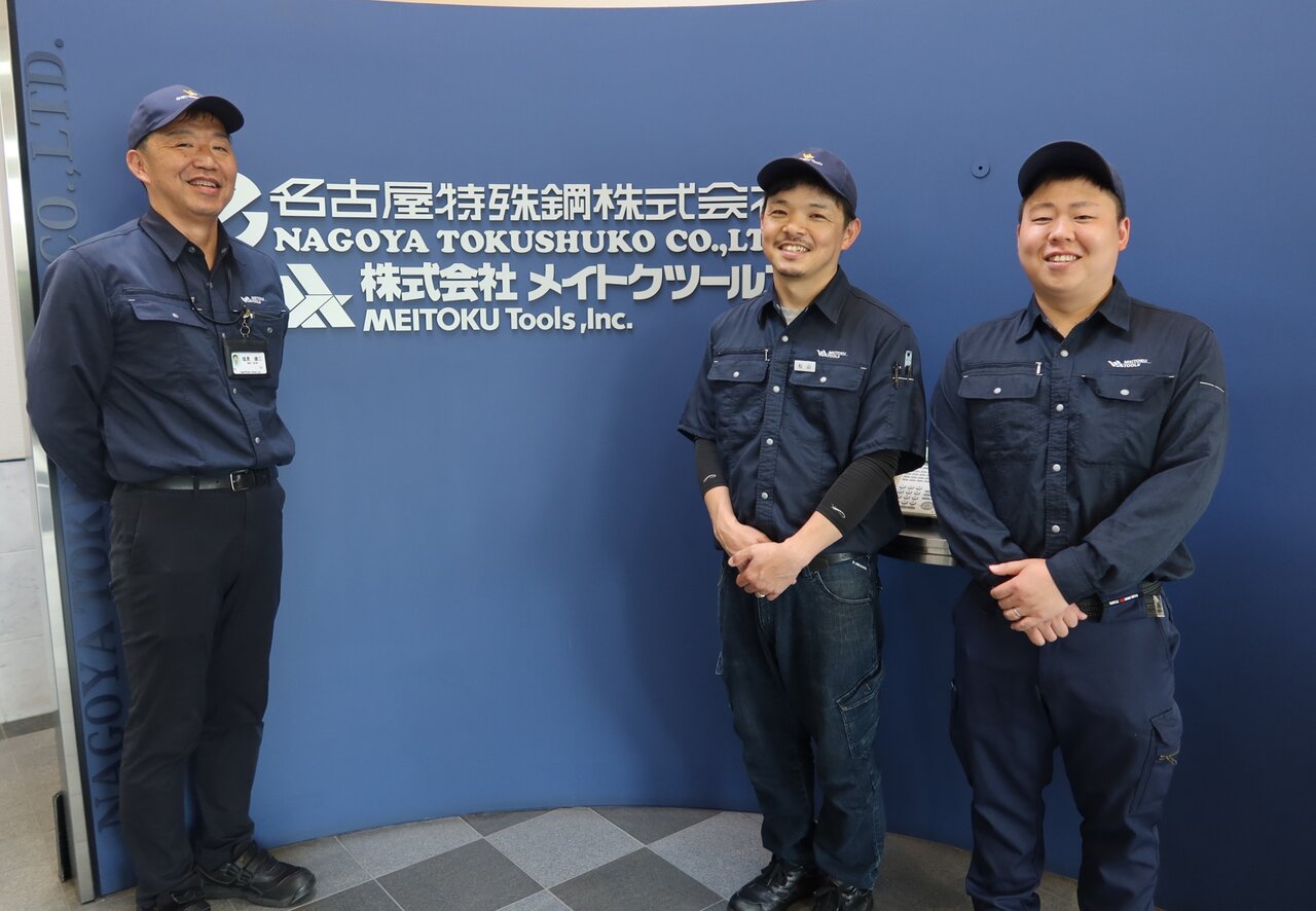 左から取締役の塩見健二氏、工機部生産４課の松山充裕氏と真砂寛太氏。
