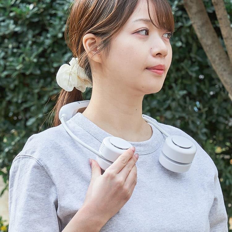 ペルチェ冷却機能コンパクトネックファン(リリーホワイト)| ロフトネットストア