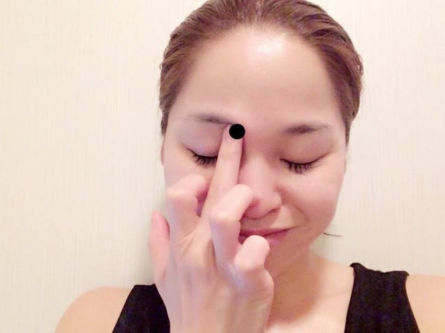 シワやたるみ、シミ、そばかすなどに効果的なツボ|攢竹(さんちく)