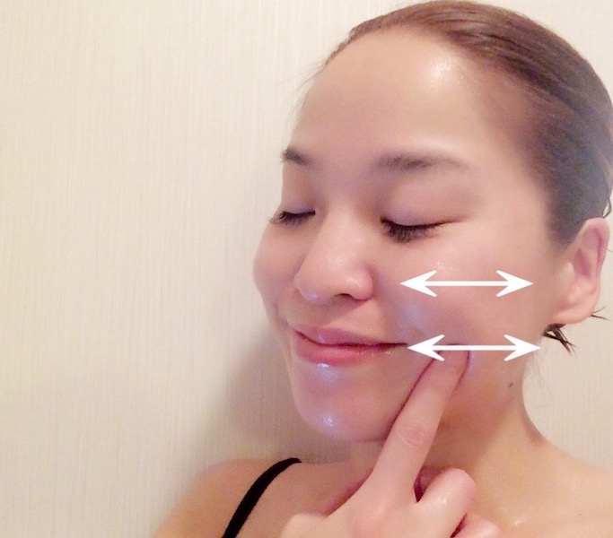 アンチエイジング たるみ 頬を左右に伸ばすように意識