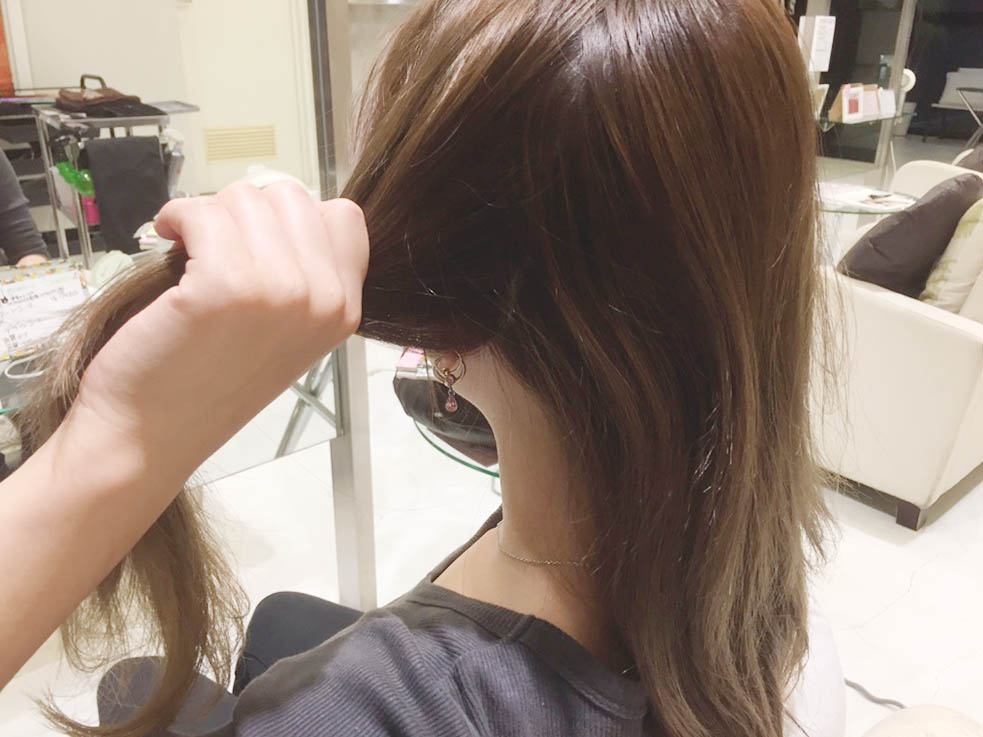 三つ編み×クルリンロールで超こなれ感なオシャレアレンジ♪