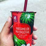 流行りはスイカスムージー!ローソン限定の「すいかミックススムージー」を飲んでみたよ。また、スイカスムージーが飲めるお店をご紹介💓