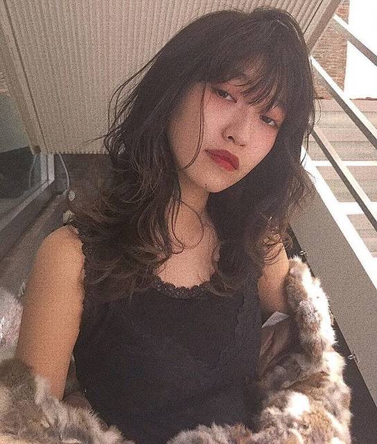 ファッションの教科書 おしゃれコーデが話題の人気インスタグラマー シュウシュウ