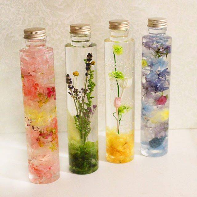 100均アイテムでも作れちゃう 癒しのお花でおしゃれインテリア ハーバリウム シュウシュウ