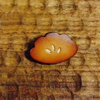【Leather.com】革パンブローチ(クリームパン) (5985)