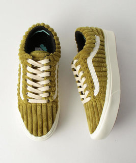 VANS(バンズ)のスニーカー。こちらは大きめのコーデ...