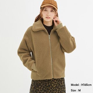 この形、ちょっと可愛いですよね。襟が付いてて襟までボア...