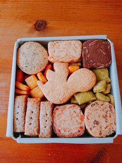 9種類のクッキーが詰まったクッキー缶。紅茶クッキー...