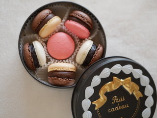 冬季限定マカロン。チョコレートとお酒のマリアージュを楽...