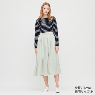 ユニクロのロングスカート。こちらもミントカラーが爽...