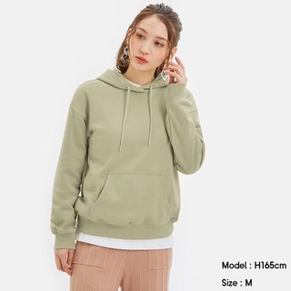 こちらもGUのアイテム。シンプルなスウェットパーカ...