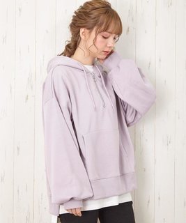 INGNIのパーカー。フロントにハーフジップが付い...