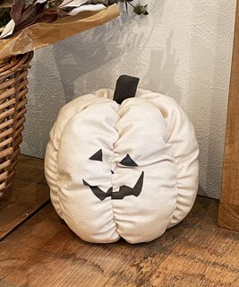 ●置くだけでハロウィン気分が味わえるBIGパンプキンで...