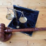 採用ブランディングと景表法の関係とは?動画やSNSの効果と法的な注意点を徹底解説