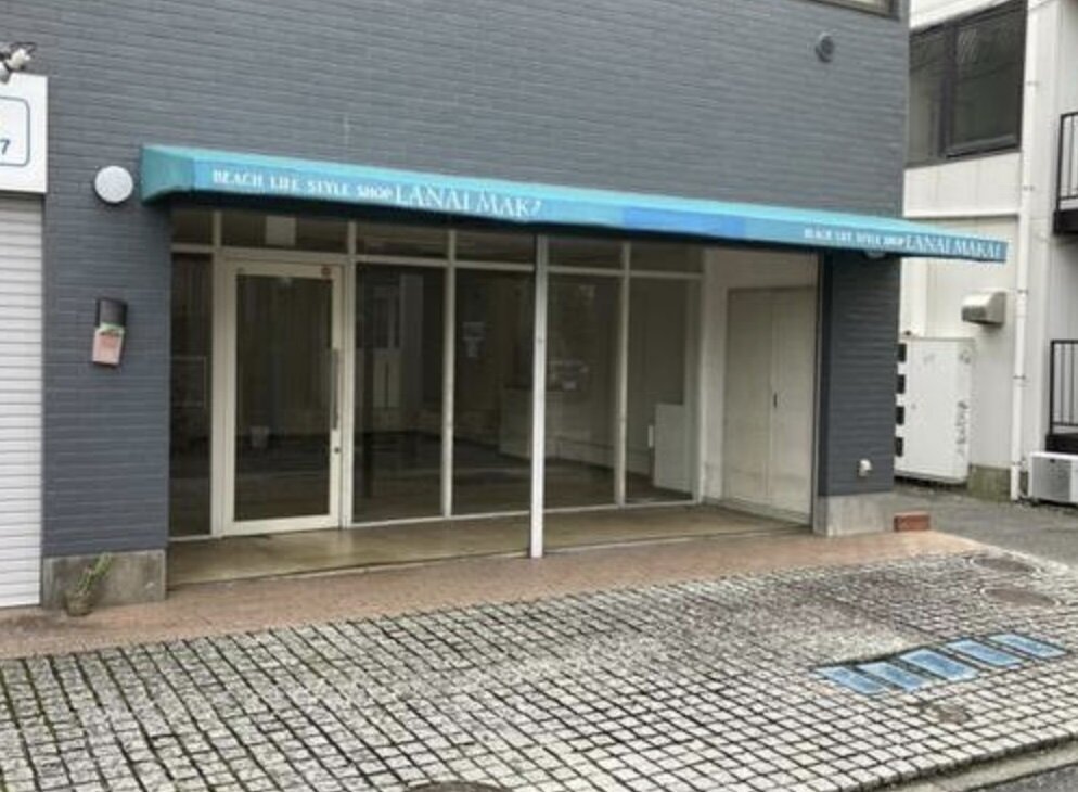潮風と光が店の一部になる、鵠沼海岸駅前の物件