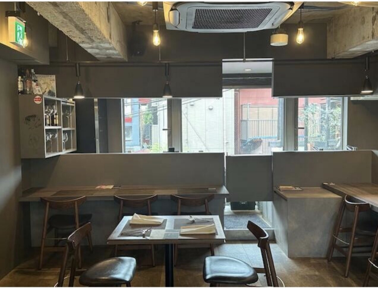 小町通りの賑わいの隣に、庭テラスが迎える隠れ家ダイニング居抜き物件