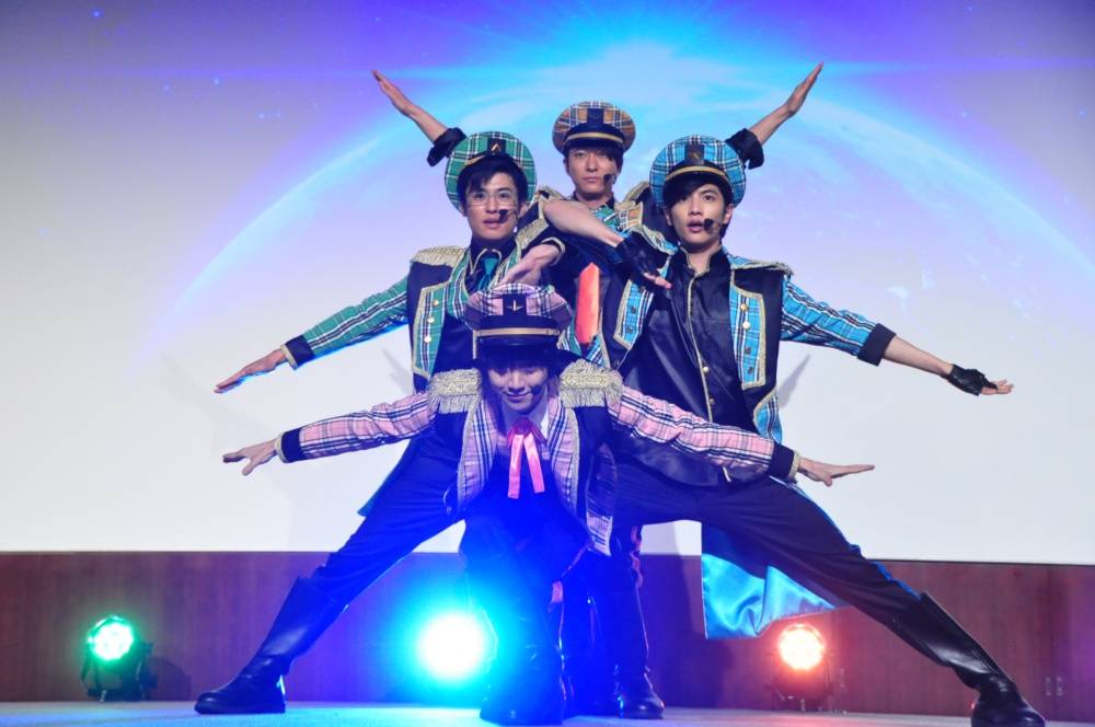 志尊淳、小越勇輝らがアイドルを目指す!? 歌って踊る劇場版『ドルメンX』ファン感謝デーレポート