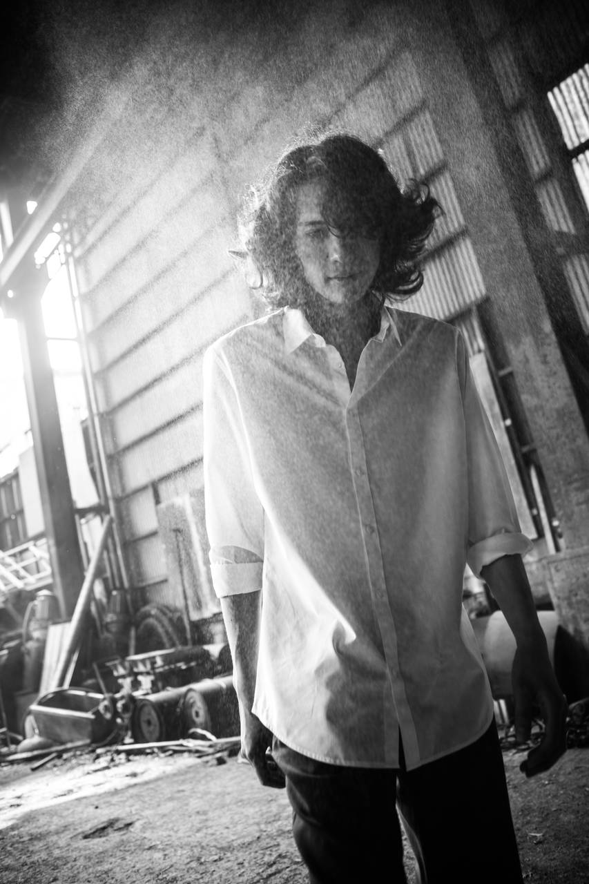 “2.5次元の眼鏡王子”輝馬が新米刑事に!? 写真展&本人来場イベントも開催!
