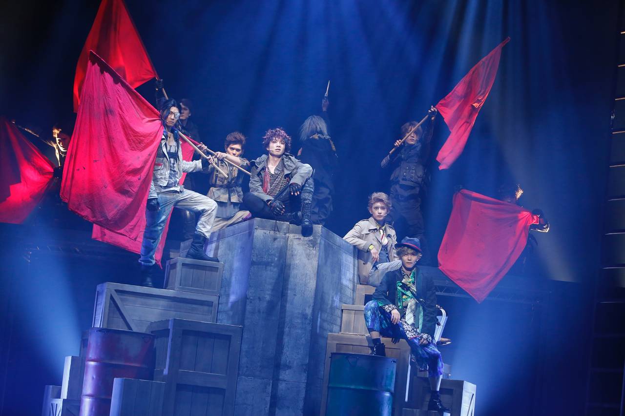 舞台『RE:VOLVER』ゲネプロレポート――荒っぽい植田圭輔、笑いを封印した磯貝龍虎、感情を殺した安西慎太郎の魅力に迫る