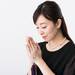 お葬式にはどんな格好をしていくのがベスト?適した服装や髪型・靴を徹底解説!