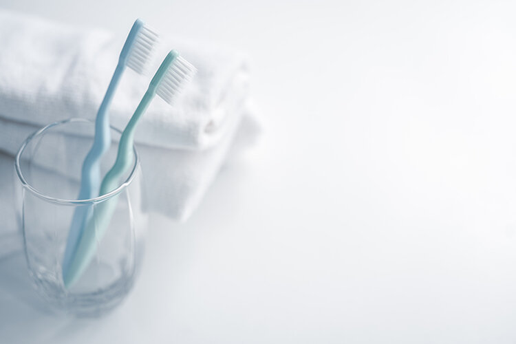 歯垢をスッキリ落とす正しい歯磨きの方法とは。歯ブラシの選び方も解説