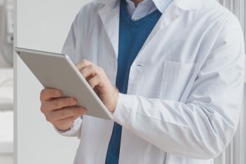 歯医者さんにアンケート！　患者さんにオススメしている歯磨き粉・オーラルケアグッズは？