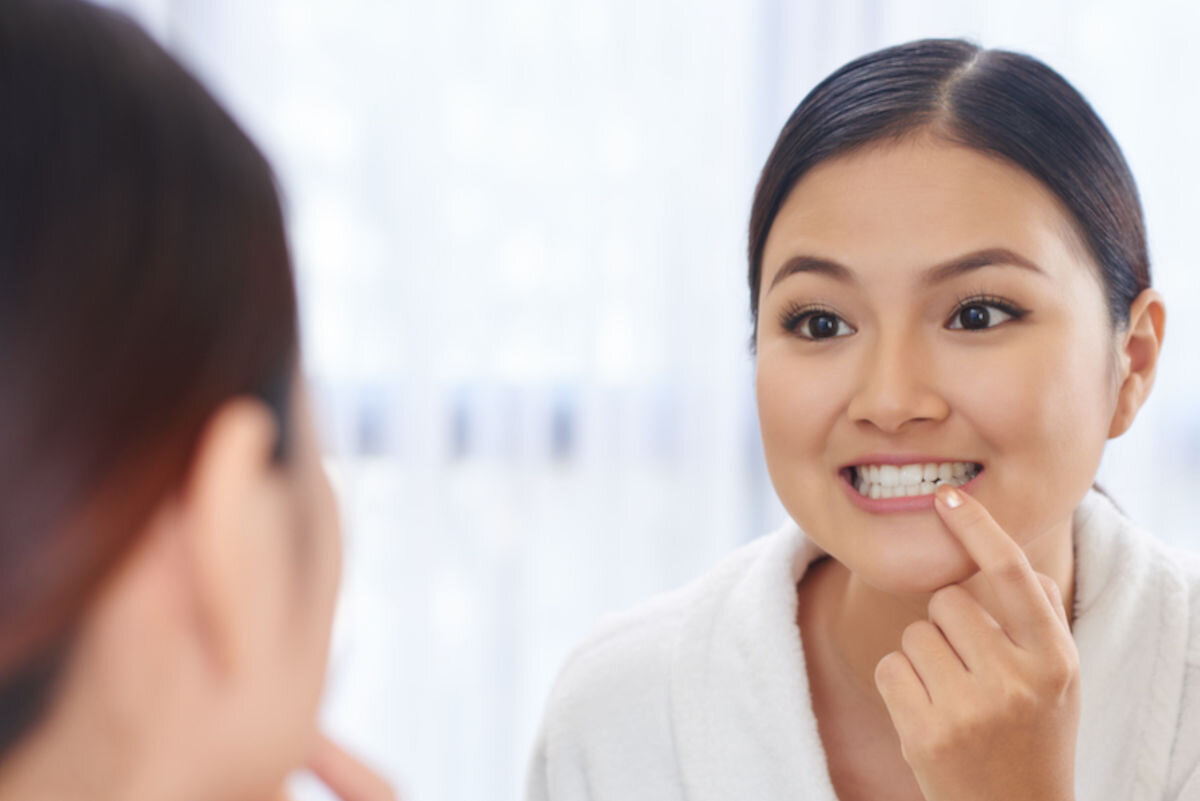 見た目も気になる、歯ぐきが痩せる原因は?　治療法や自宅でできるケアも紹介【歯科医師監修】