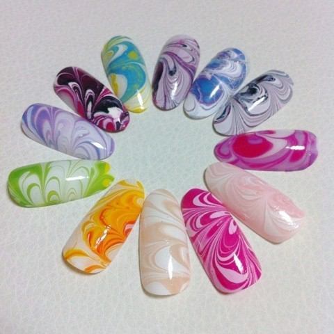 さっそく【水ネイル】でマーブル模様を作ってみましょう!
