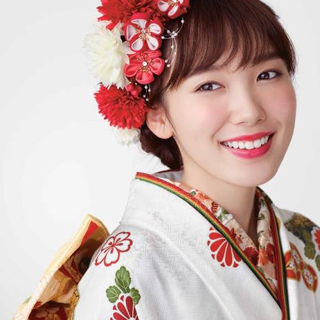 17年大ブレイクの若手女優 飯豊まりえ きもの 鈴乃屋 の18年イメージキャラクターに就任 Avex Management Web