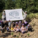 クリスマスツリーを、森から子どもたちへ