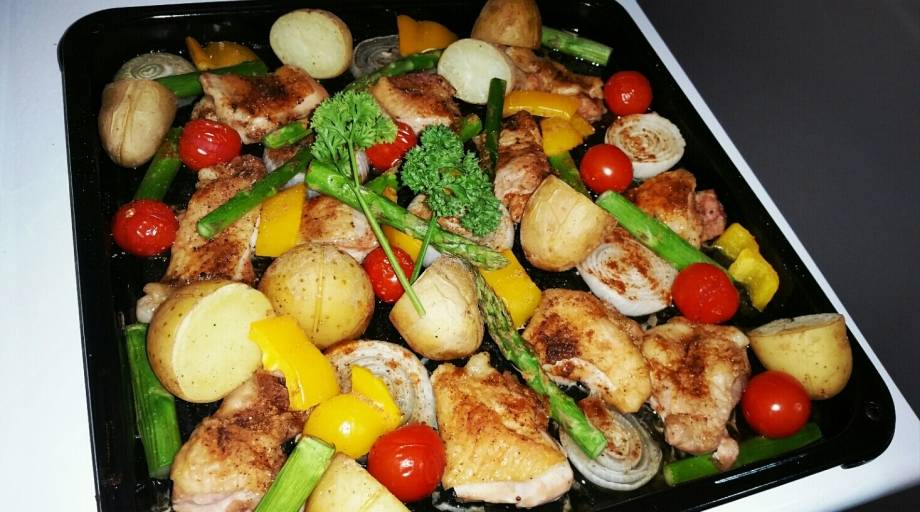 おうちご飯 V 夏野菜とチキンのオーブン焼き With Lab ライフスタイル With Online 講談社公式 恋も仕事もわたしらしく