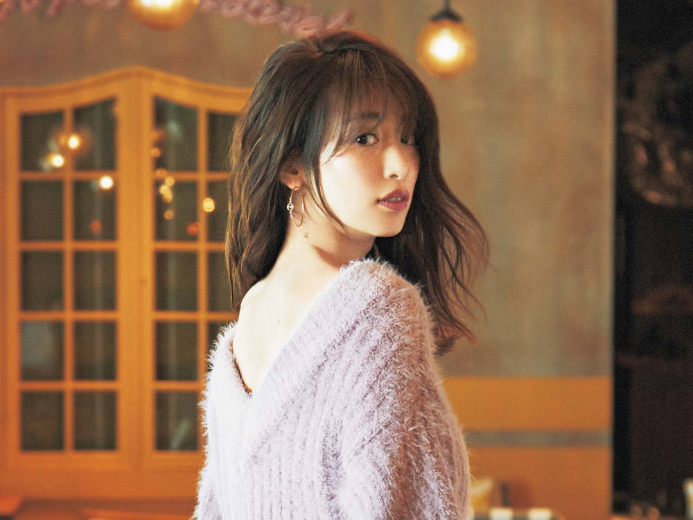 触りたくなる柔らか色のニットワンピでトドメをさす With Online 講談社公式 恋も仕事もわたしらしく