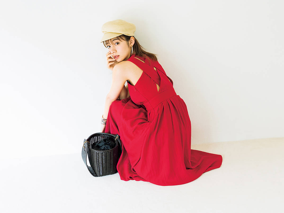 情熱的なレッドワンピは後ろ姿で 男ゴコロに火をつけて With Online 講談社公式 恋も仕事もわたしらしく