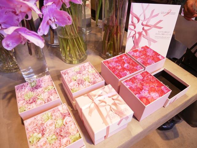 8日まで限定 ニコライバーグマンのピンクのお花で溢れる ピンクリボンフラワーカフェ With Online 講談社公式 恋も仕事もわたしらしく