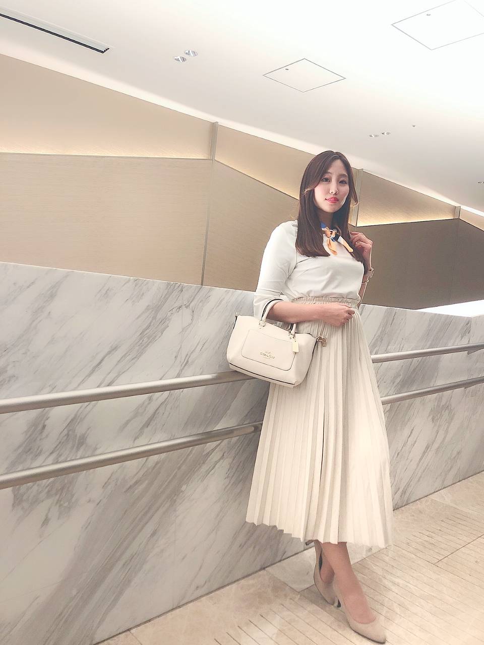 春先取りコーデ スカーフ スニーカー With Lab ファッション With Online 講談社公式 恋も仕事もわたしらしく