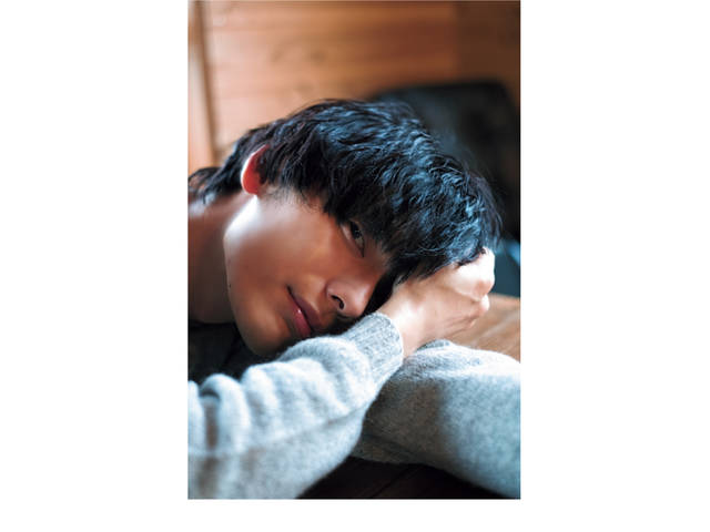 2ページ目】崎山つばさ 2nd写真集『THE RAW』絶賛発売中！ あの